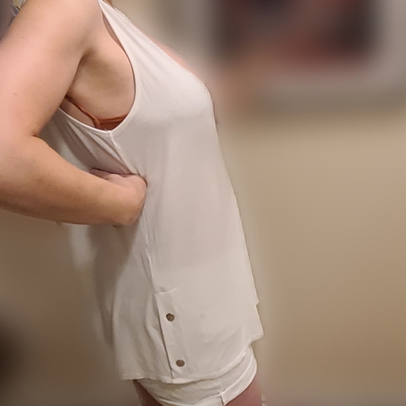 🦇2/$15-White, flowy, tank top - Picture 12 of 12